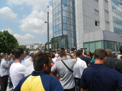 Kosova'da Hükümet Protesto Edildi