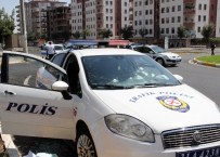 SELAHATTIN EYYUBI - Diyarbakır'da Trafik Polisi Aracına Uzun Namlulu Silahlarla Saldırı