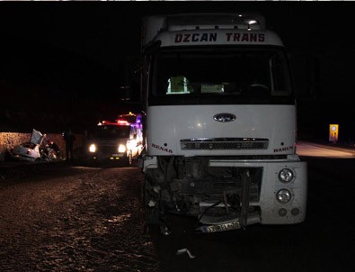 Erzincan'da facia gibi kaza: 5 Ölü, 2 Yaralı