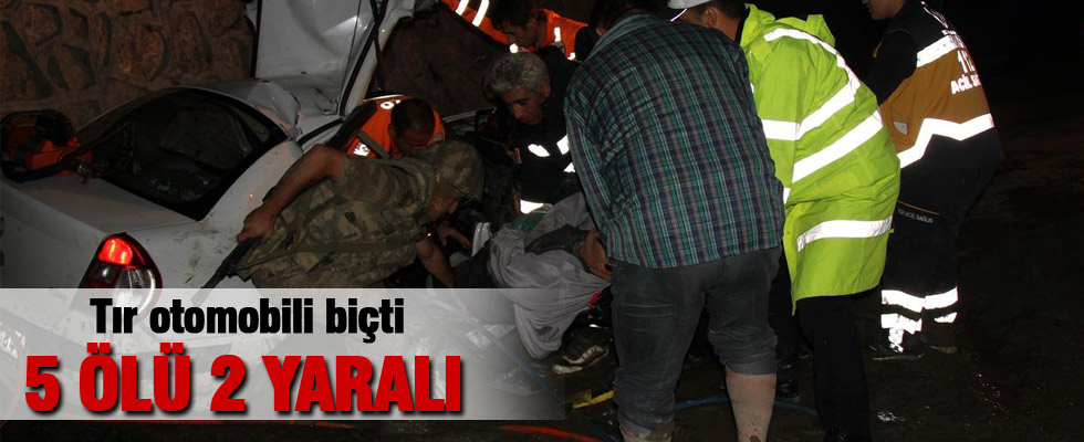 Erzincan'da facia gibi kaza: 5 Ölü, 2 Yaralı