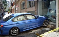 RUMELI - Şişli'de Otomobil Bankaya Girdi