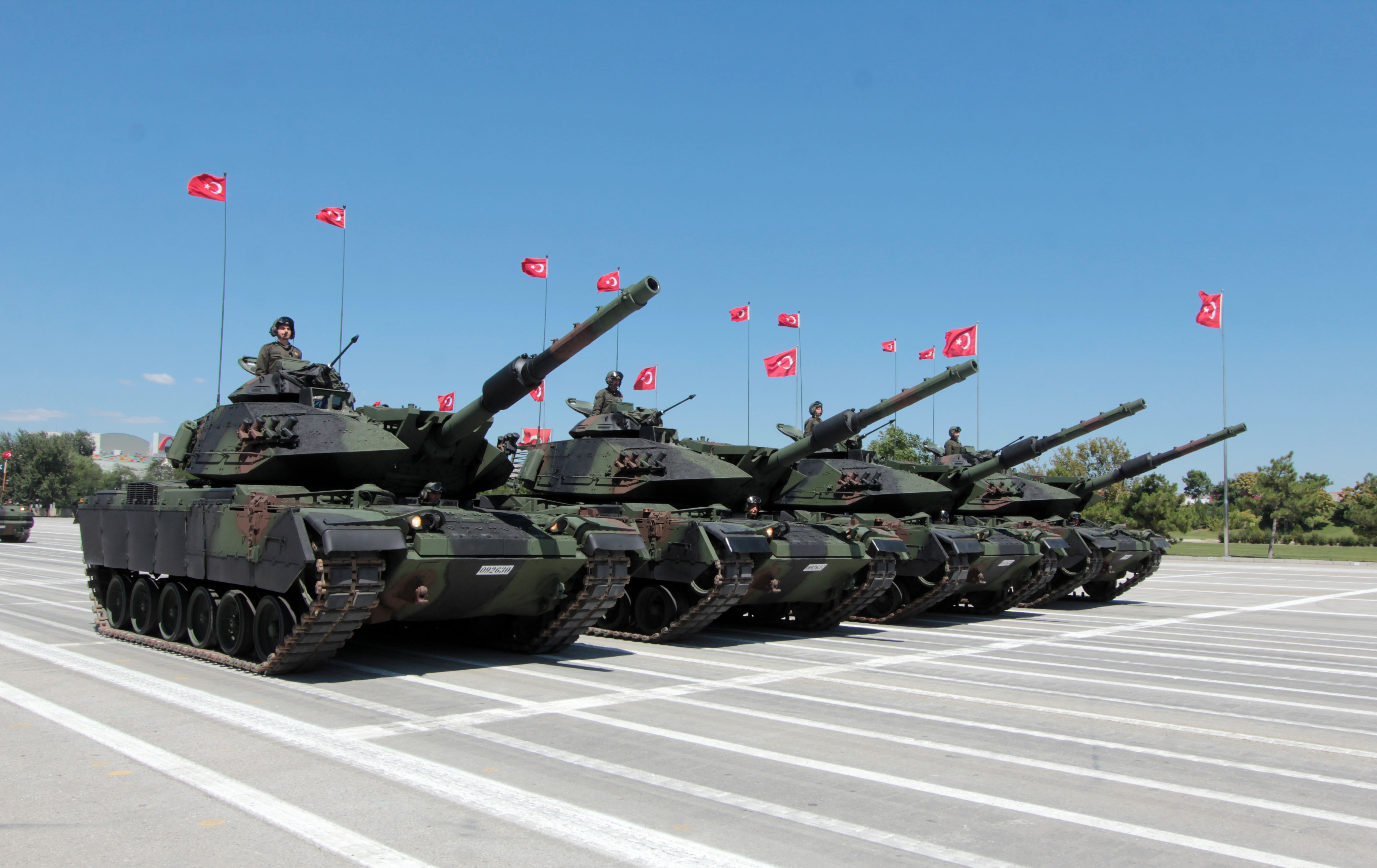 Türk Yıldızları'nın gösterisi nefes kesti