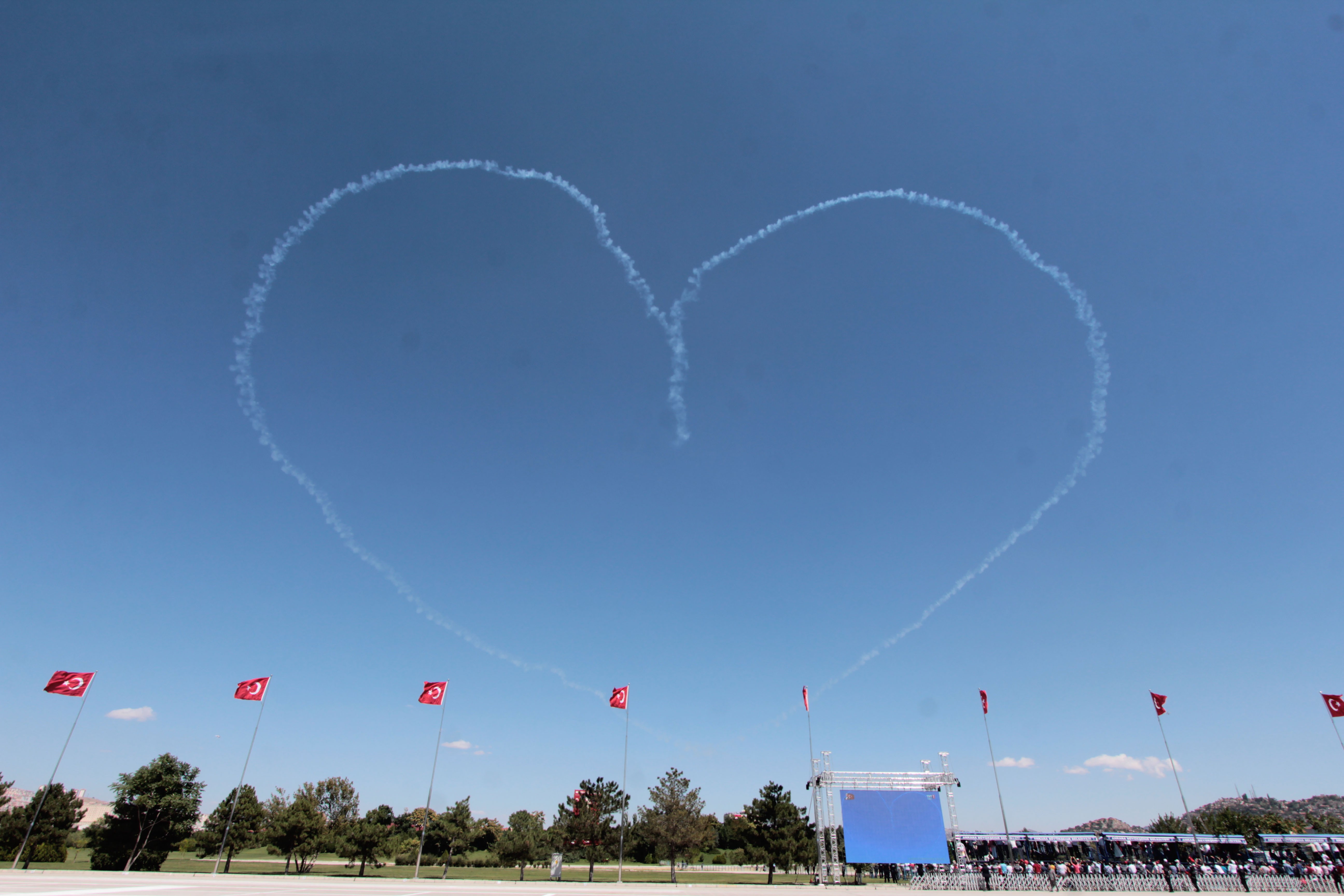 Türk Yıldızları'nın gösterisi nefes kesti