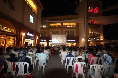 Forum Mersin'de Komedi Filmleri Gösterildi