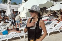 YALıKAVAK - Hande'den Düet Sürprizi