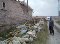 Hortum Çatıları Uçurdu