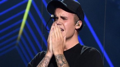 Justin Bieber gözyaşlarına boğuldu