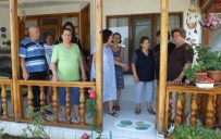 SOKAK KÖPEKLERİ - Balıkesir'de Başıboş Köpekler Çocuğu Yaraladı