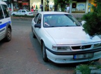 TAŞERON İŞÇİ - Bomba İhbarı Yapılan Otomobilden Alkollü Şahıslar Çıktı