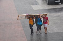 Manisalılar Yağmura Hazırlıksız Yakalandı