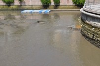 SERDAR KAYA - Porsuk Çayı'nın Kapakları Bakım İçin Açılınca Su Seviyesi Düştü