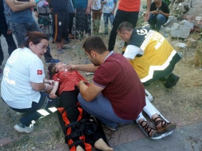 Sivas'ta İşçi Servisi İle Kamyonet Çarpıştı Açıklaması 8 Yaralı