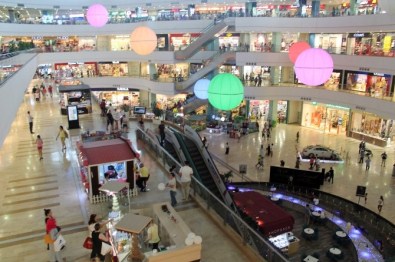 Tekira AVM, Sıcak Yaz Günlerinde Ziyaretçi Akınına Uğruyor