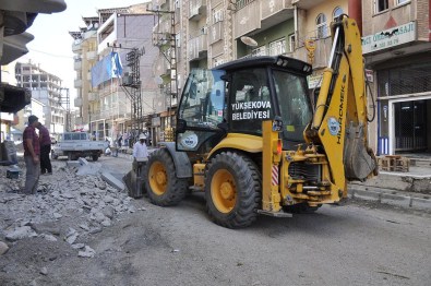 Yüksekova'da Yol Çalışması