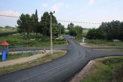 Adapazarı'nda 10 Günde 5 Mahalleye 14 Kilometrelik Asfalt