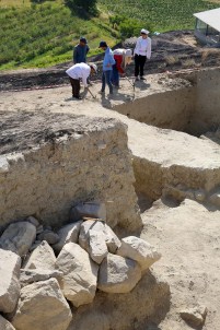 Altıntepe Kalesi'ndeki Kazı Çalışmaları
