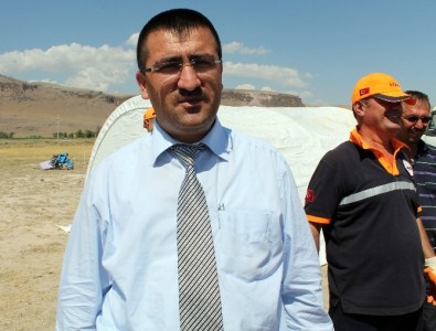 Çadırları Yıkılan Tarım İşçilerine Yeni Çadırlar Verildi