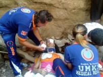 KELEBEKLER VADİSİ - Doğa Yürüyüşünde Düşerek Yaralanan Tatilci Kurtarıldı