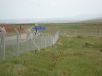 KURUCAOVA - İlçe Mezarlıklarının Etrafı Kafes Tel İle Kapatılıyor