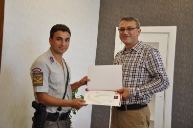 Kaymakam Ekinci'den Jandarma Personeline Başarı Belgesi