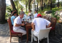 HALİL SERDAR CEVHEROĞLU - Kemer Kaymakamı Cevheroğlu Gazetecilerle Buluştu