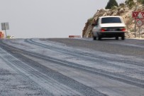 Mersin'de sıcak hava asfalt eritti