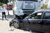 Otomobil Beton Mikserine Çarptı Açıklaması 2 Yaralı