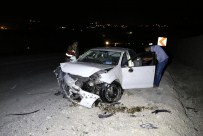 Otomobil İstinat Duvarına Çarptı Açıklaması 4 Yaralı