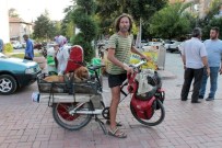 KNORR - Turistin Atı Öldü, Yola Bisikletle Devam Etti