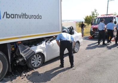 Uşak'ta Otomobil Tıra Çarptı Açıklaması 2 Ölü