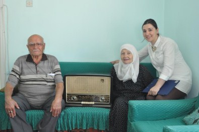 70 Yıllık Radyosunu Müzeye Bağışladı