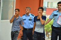 Çaldıkları Motosikleti Sahibine Satmayınca Bıçakladılar