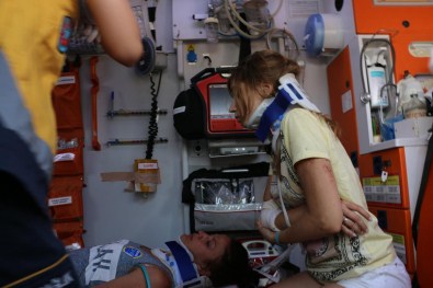 Tur otobüsü devrildi: 4 ölü