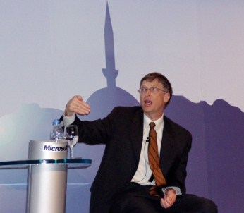 Bill Gates'in serveti dudak uçuklatıyor