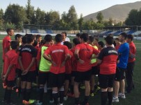 FUTBOL OKULU - Kaymakam Erkan'dan Sporcu Öğrencilere Ziyaret