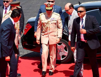 Mısır'da 'Yeni Süveyş Kanalı' açıldı