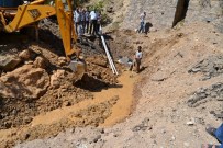 Tunceli-Erzincan Karayolunda Patlatılan Bomba Yolda Hasara Neden Oldu