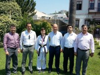 GÜMRÜK MÜDÜRÜ - Türkiye Şampiyonu Tekvandocudan Kaymakam Nazlı'ya Ziyaret