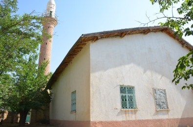 Yazıhan'da Unutulmuş Tarihi Cami