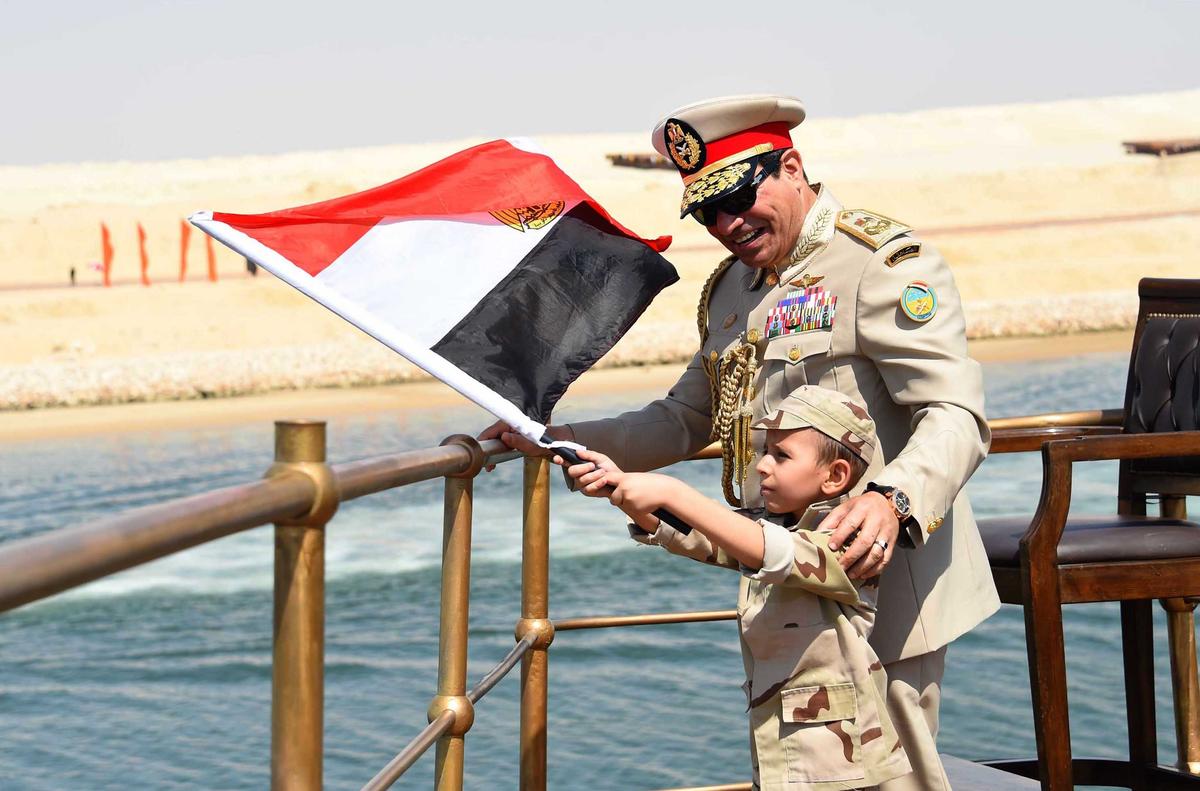 Mısır'da 'Yeni Süveyş Kanalı' açıldı