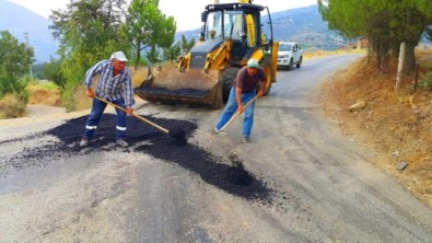 Alaşehir'de Yol Bakım Çalışmaları Sürüyor
