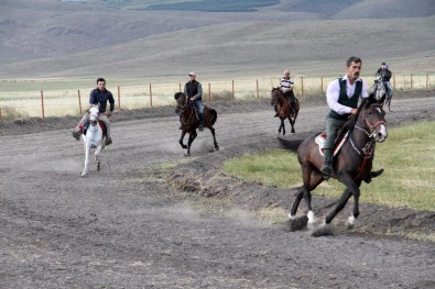Ardahan'da '3. Rahvan At Yarışları'