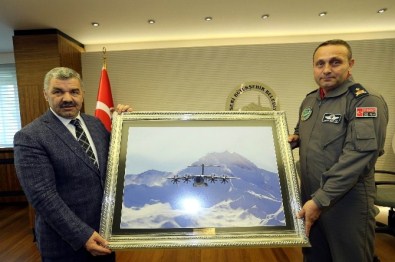 Başkan Çelik Komutanlarla Toplantı Yaptı