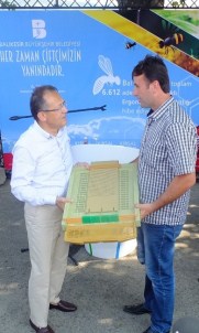Büyükşehir'den Körfezdeki Arıcılara 3 Bin 12 Adet Kovan Altlığı Desteği