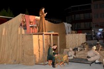 Elmalı'da Tiyatro Gösterisine Yoğun İlgi