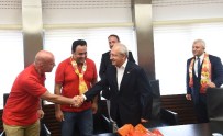 Kılıçdaroğlu, Göztepe Taraftarlarıyla Görüştü