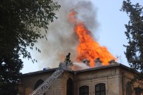 Kilis Müzesi'nin Çatısında Çıkan Yangın Söndürüldü