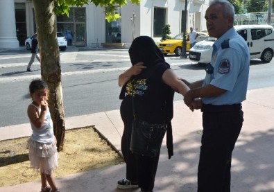 Arap Turistleri Hedef Alan Kadın Hırsız Çocuğu İle Suçüstü Yakalandı