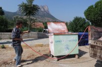 Sarıcakaya'da Çöp Konteynerleri Dezenfekte Ediliyor