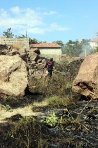 Anız Yangını İtfaiyenin Müdahalesi İle Büyümeden Söndürüldü